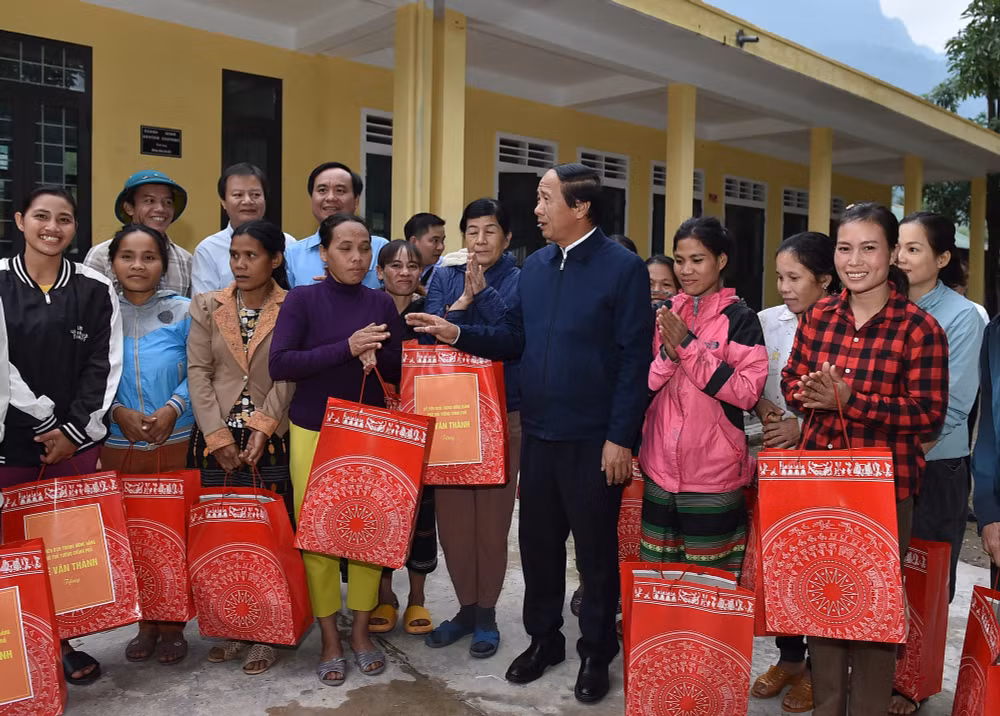 pho thu tuong le van thanh kiem tra cong tac khac phuc hau qua mua lu tai mien trung hinh 4