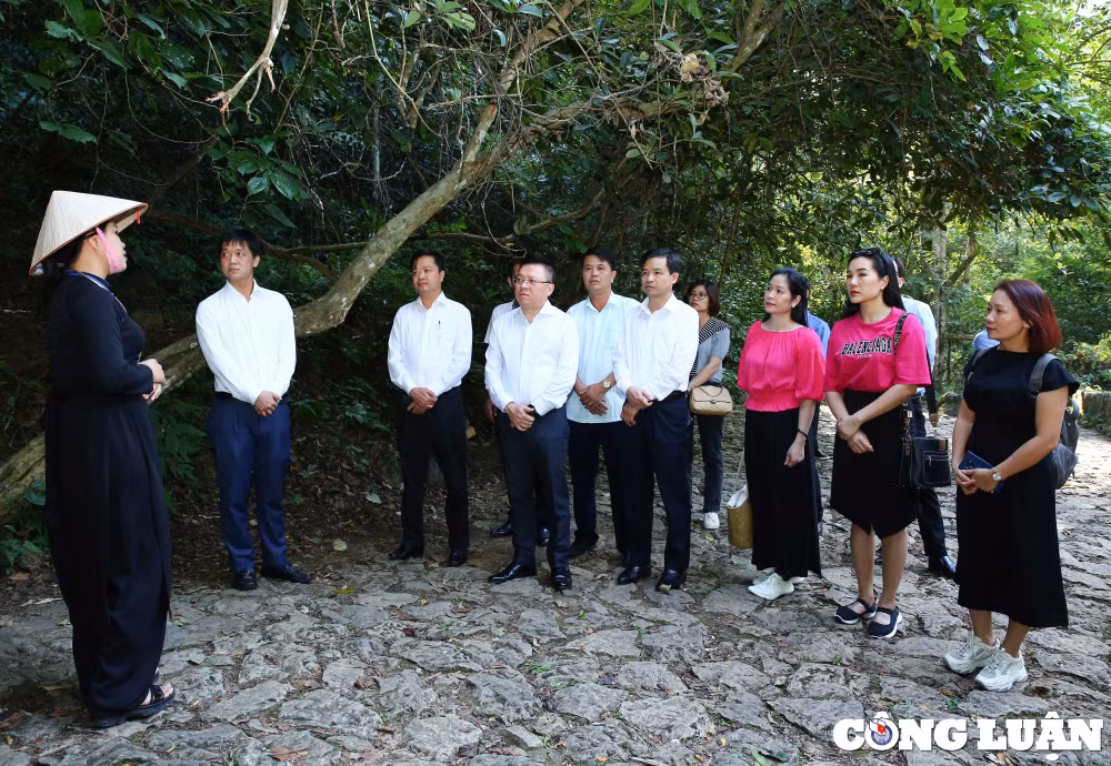 doan cong tac hoi nha bao viet nam tham di tich quoc gia dac biet pac bo hinh 8