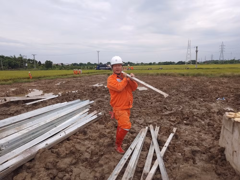 evnhanoi huy dong gan 200 nhan luc cung tiep suc cho du an duong day 500kv mach 3 hinh 2