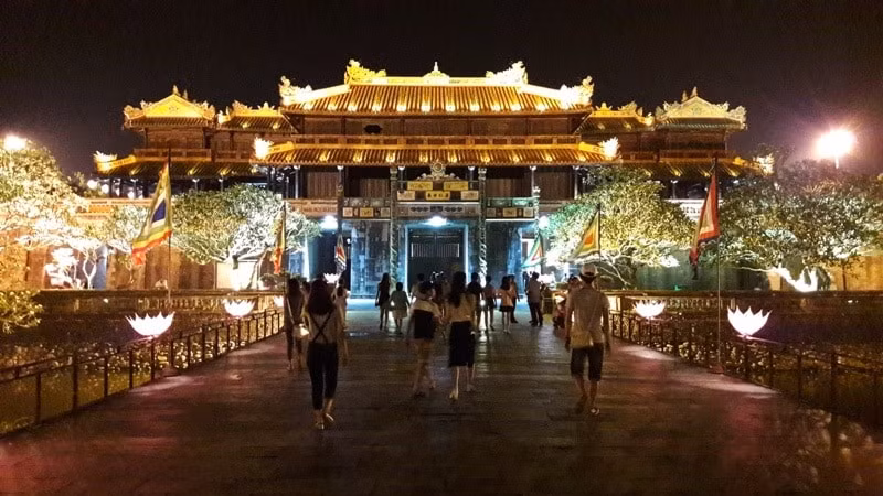 hue dung don khach tham quan dai noi ngay 7 6 hinh 1