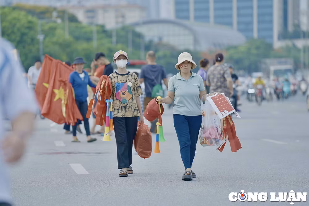 co dong vien tiep lua cho tran dau viet nam philippine tren san my dinh hinh 6