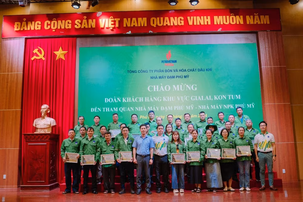 doan khach hang tieu bieu tham quan nha may dam phu my tri an va gan ket hinh 3