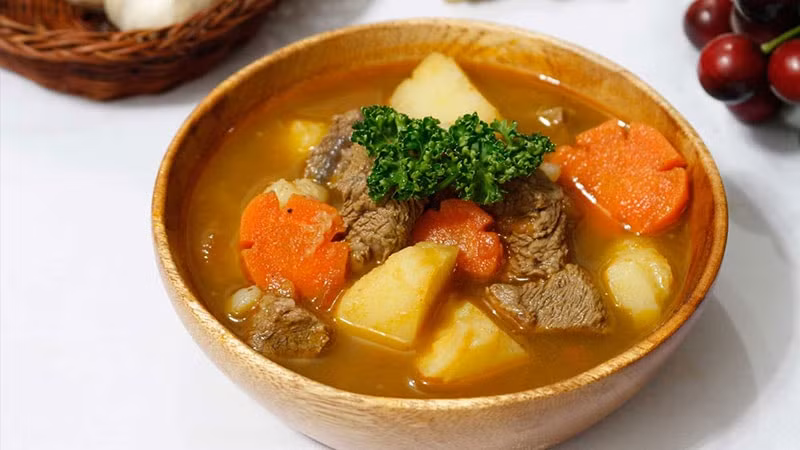 bo kho bun bo hue va com tam thit nuong vao danh sach 100 bua sang ngon nhat the gioi hinh 1