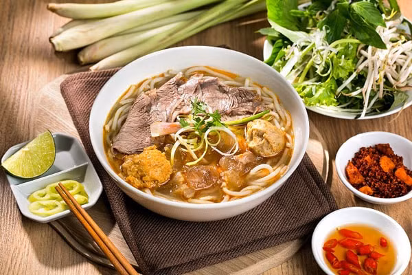 bo kho bun bo hue va com tam thit nuong vao danh sach 100 bua sang ngon nhat the gioi hinh 2