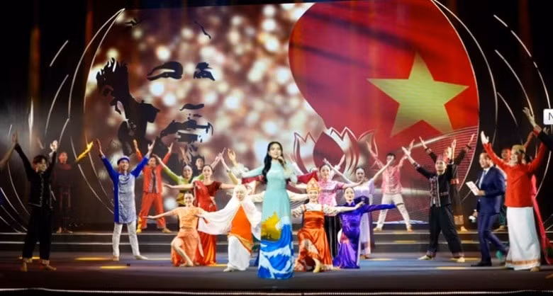 xuc dong chuong trinh nghe thuat con duong the ky nguoi di hinh 3