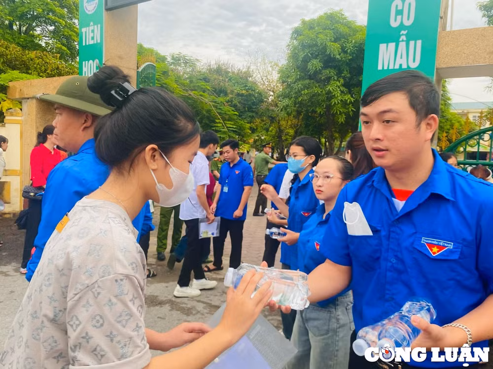 hon 1300 thanh nien tinh nguyen tham gia tiep suc mua thi tai ky thi vao lop 10 thpt o ha tinh hinh 3