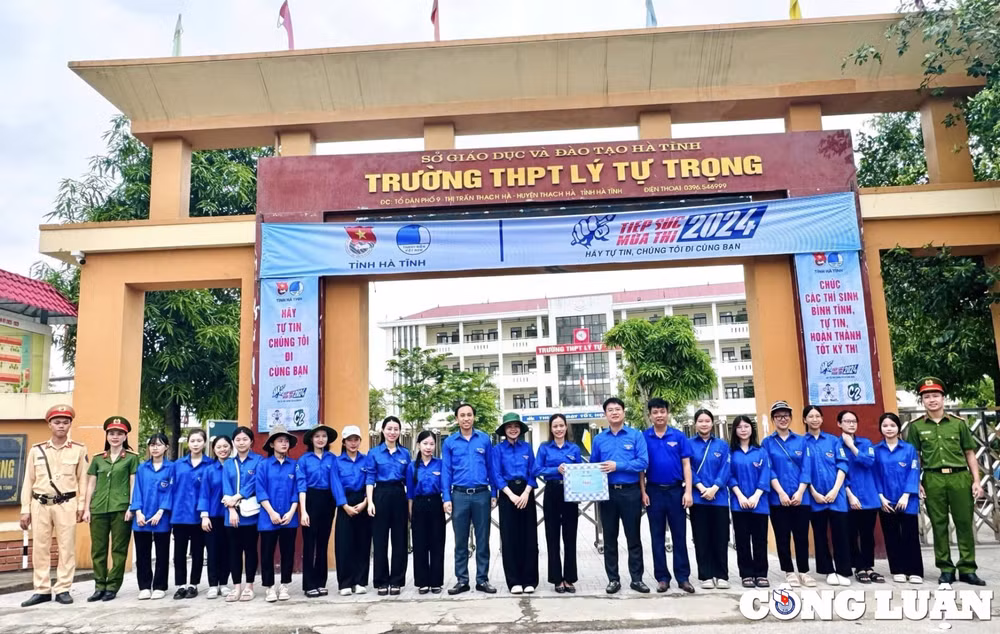 hon 1300 thanh nien tinh nguyen tham gia tiep suc mua thi tai ky thi vao lop 10 thpt o ha tinh hinh 1