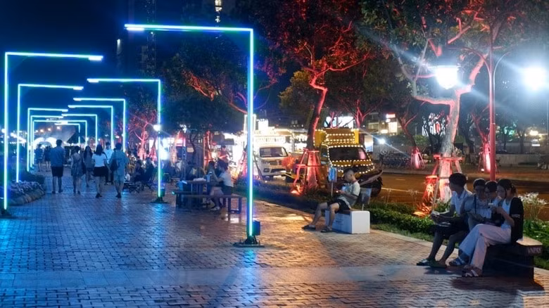 da nang sap khai truong pho di bo bach dang hinh 1