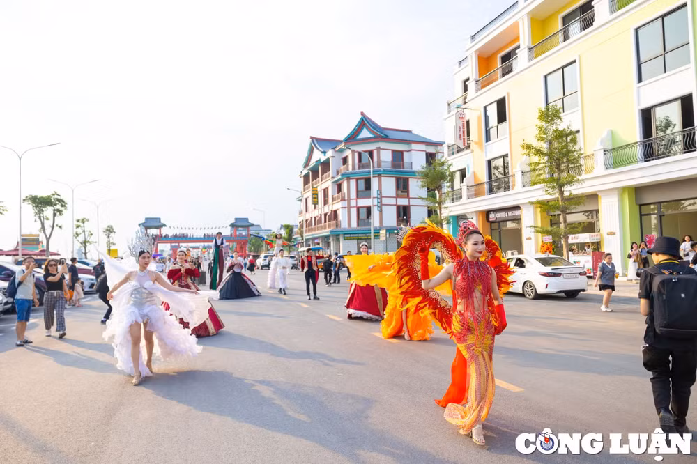 hai phong khai truong hoc vien cuoi ngua va pho di bo cong vien vu yen hinh 14