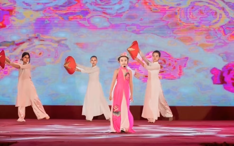 nha thiet ke ngo nhat huy phuong ho thuong hieu bigally hoi tu trong le hoi tre em toa sang viet nam hinh 6