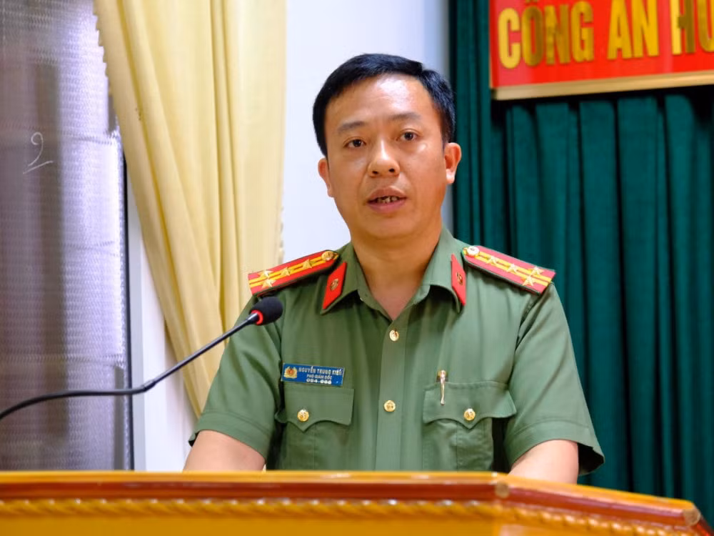 vo cua dong chi tran trung hieu duoc tuyen dung vao nganh cong an nhan dan hinh 2