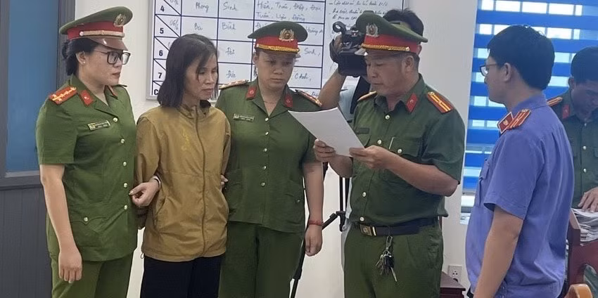 mot phu nu bi gia dinh chong cu bao hanh da man voi ly do tru ta hinh 2