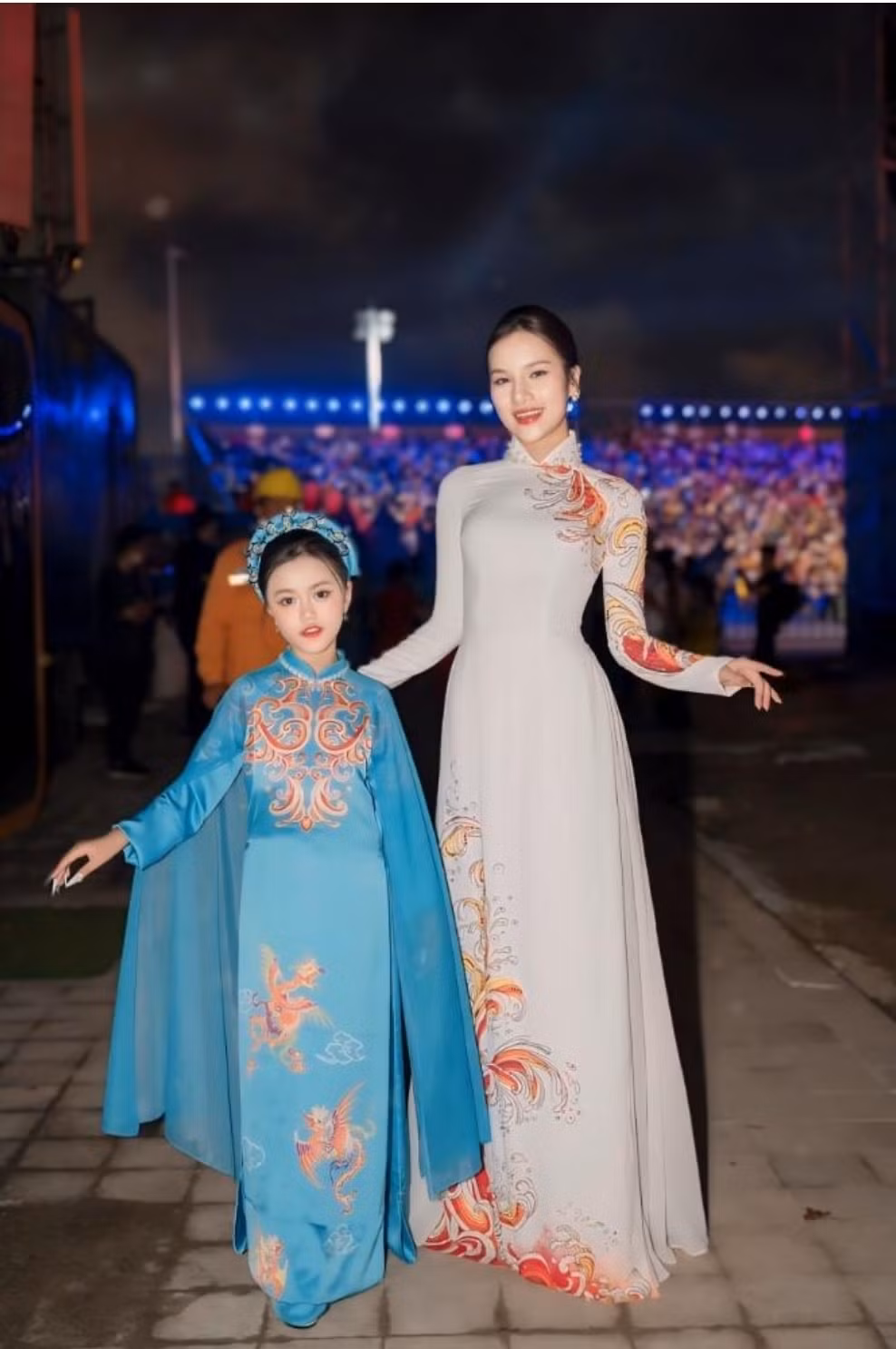 mau nhi minh chau khoe than thai rang ngoi cung hoa hau le hoang phuong tren san dien ton vinh ban sac viet hinh 6