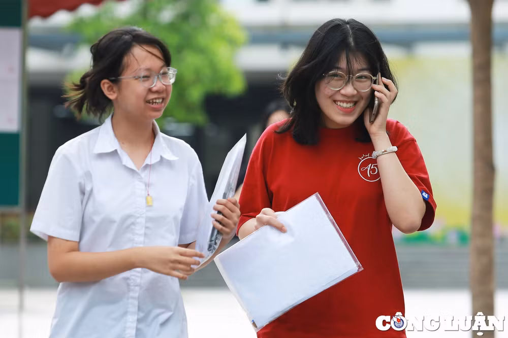 ket thuc mon thi ngu van nhieu cung bac cam xuc vo oa truoc cong truong hinh 4
