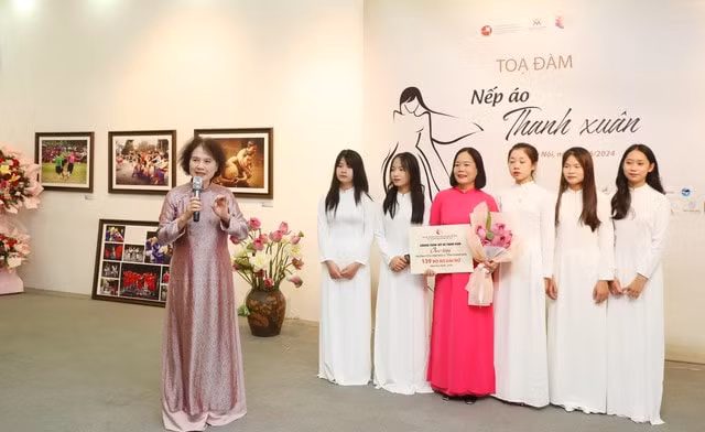 gin giu quang ba va ton vinh ao dai trang phuc truyen thong cua nguoi viet nam hinh 1