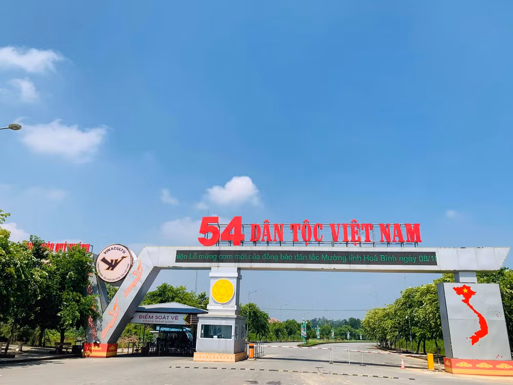 lang-van-hoa-du-lich-cac-dan-toc-viet-nam.jpg