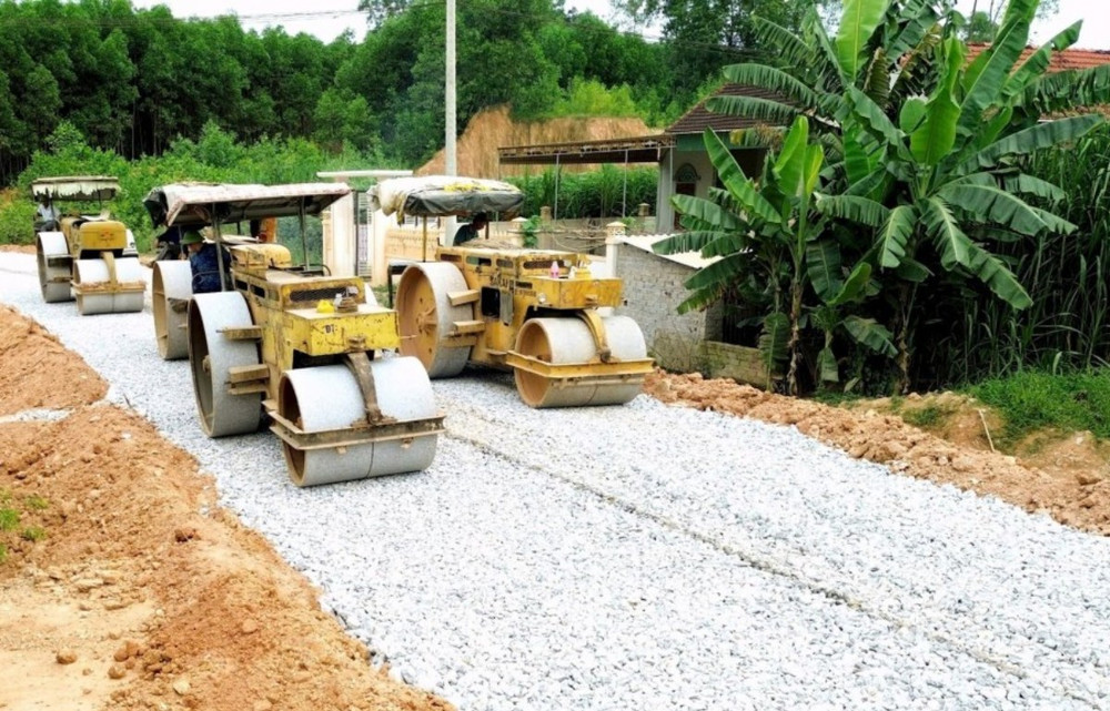 Hệ thống hạ tầng vùng đồng bào dân tộc thiểu số từng bước được cải thiện, đời sống người dân được nâng lên, tỷ lệ hộ nghèo giảm. Ảnh: Phạm Thông bna-thi-cong-tuyen-duong-huong-phu-hanh-o-huyen-tan-ky-anh-xuan-hoang20260513160800-4667.jpg