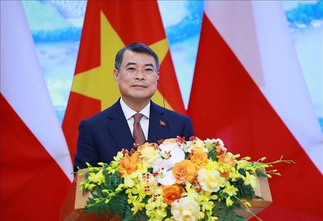 Thủ tướng Lê Minh Hưng phát biểu tại gặp gỡ báo chí hai nước. Ảnh: TTXVN