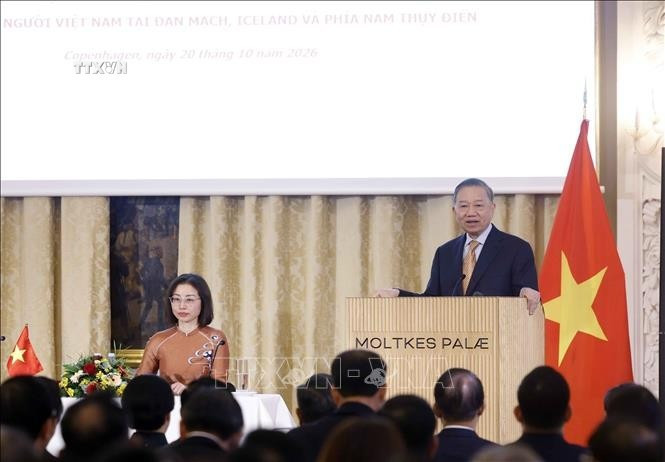 Tổng Bí thư, Chủ tịch nước Tô Lâm nói chuyện thân mật với cán bộ, nhân viên Đại sứ quán Việt Nam tại Đan Mạch và cộng đồng người Việt Nam tại Đan Mạch, Iceland và Nam Thuỵ Điển. Ảnh: Thống Nhất/TTXVN Tổng Bí thư, Chủ tịch nước Tô Lâm nói chuyện thân mật với cán bộ, nhân viên Đại sứ quán Việt Nam tại Đan Mạch và cộng đồng người Việt Nam tại Đan Mạch, Iceland và Nam Thuỵ Điển. Ảnh: Thống Nhất/TTXVN
