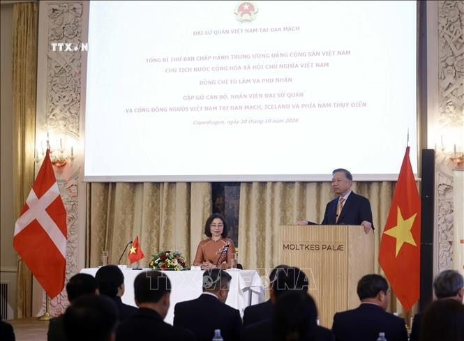 Tổng Bí thư, Chủ tịch nước Tô Lâm nói chuyện thân mật với cán bộ, nhân viên Đại sứ quán Việt Nam tại Đan Mạch và cộng đồng người Việt Nam tại Đan Mạch, Iceland và Nam Thuỵ Điển. Ảnh: Thống Nhất/TTXVN Tổng Bí thư, Chủ tịch nước Tô Lâm nói chuyện thân mật với cán bộ, nhân viên Đại sứ quán Việt Nam tại Đan Mạch và cộng đồng người Việt Nam tại Đan Mạch, Iceland và Nam Thuỵ Điển. Ảnh: Thống Nhất/TTXVN