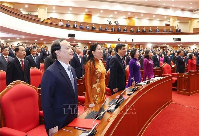 Các đại biểu thực hiện nghi lễ chào cờ. Ảnh: Thống Nhất/TTXVN Các đại biểu thực hiện nghi lễ chào cờ. Ảnh: Thống Nhất/TTXVN