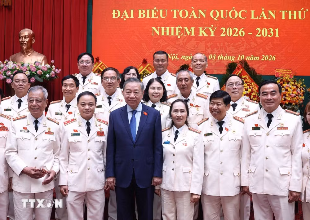 Tổng Bí thư, Chủ tịch nước Tô Lâm và các đại biểu tham dự Đại hội toàn quốc lần thứ II Hội Cựu Công an nhân dân Việt Nam - Ảnh: TTXVN