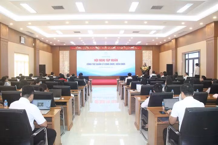 toan-canh-hoi-nghi-17866821146161928081469.jpg