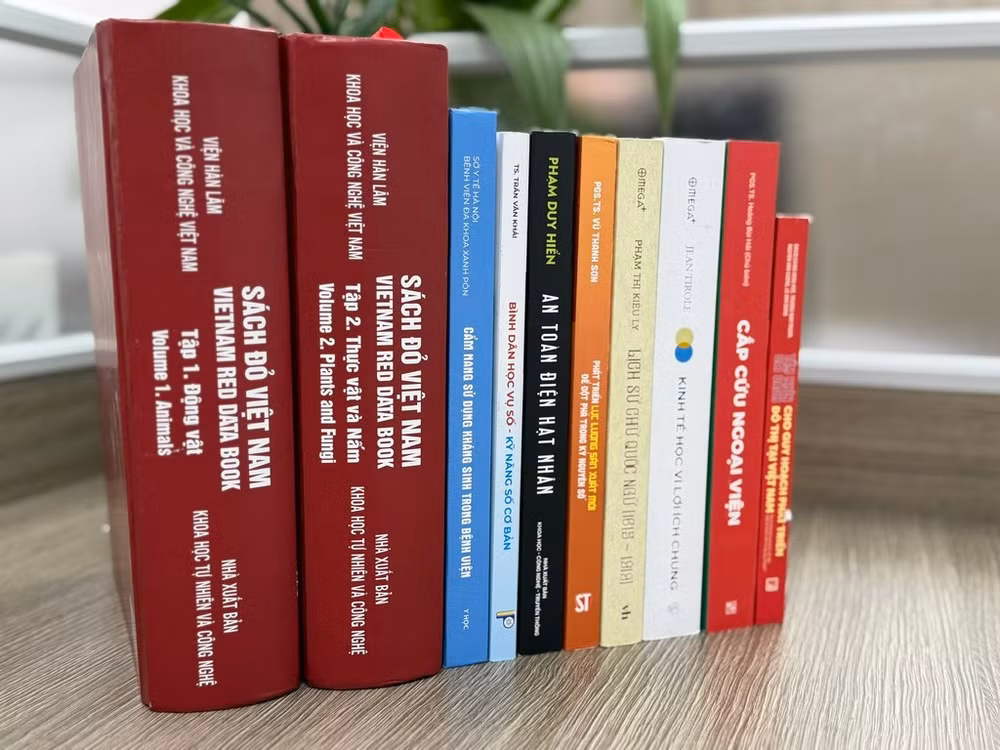 anh-cac-sach-doat-giai.jpg