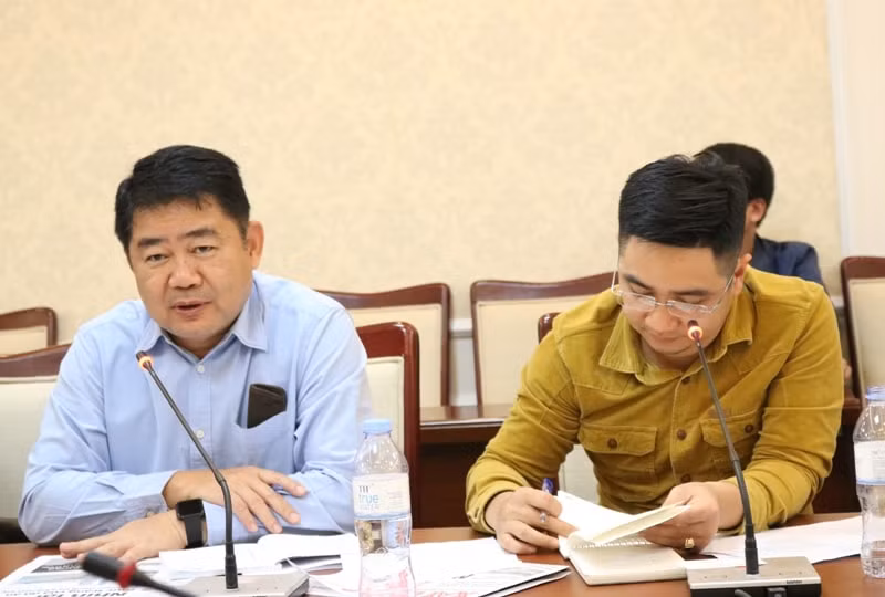 Ông Phongsa Somsavath - Phó Cục trưởng Cục báo chí, Bộ Thông tin, Văn hóa và Du lịch Lào phát biểu tại buổi làm việc