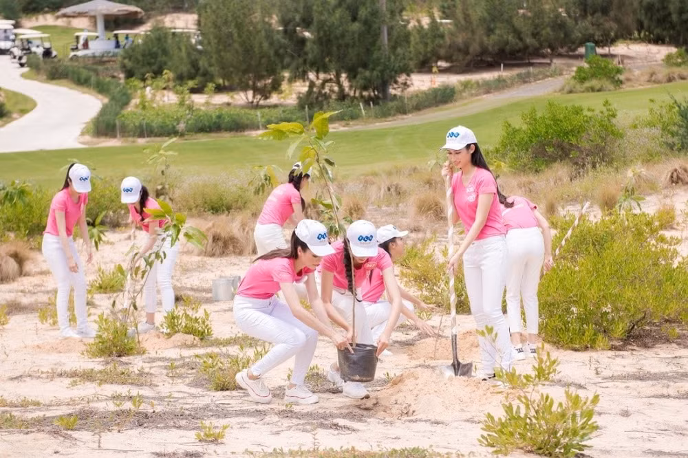 Các thí sinh Hoa Hậu Việt Nam tham gia Go Green 2018 được tổ chức tại FLC Quy Nhon Beach & Golf Resort.