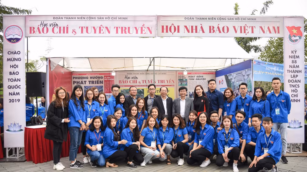 Hội trại Hội Báo toàn quốc 2019 do Đoàn Thanh niên Cơ quan TƯ Hội Nhà báo Việt Nam phối hợp với Đoàn Thanh niên Học Viện Báo chí và Tuyên truyền chủ trì.