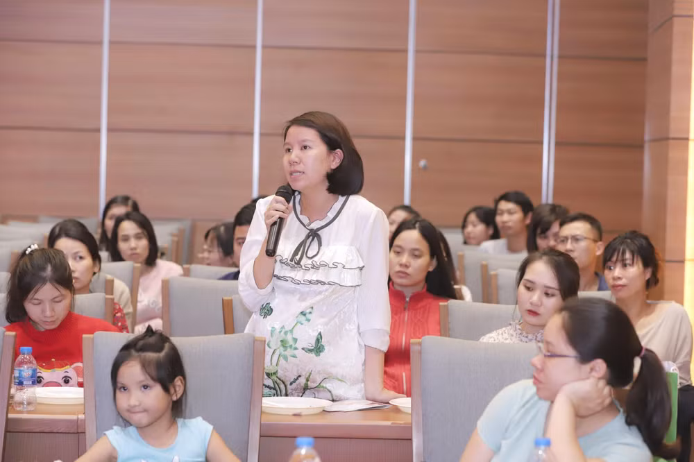 Hội thảo thu hút được sự quan tâm của đông đảo các mẹ bầu