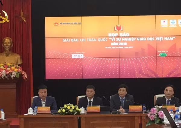 Ban tổ chức Giải báo chí toàn quốc