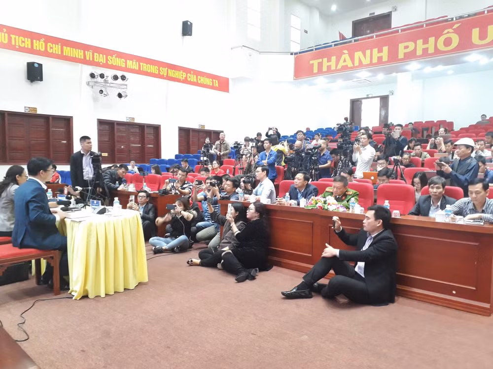 Quang cảnh Hội nghị thông tin báo chí về chùa Ba Vàng