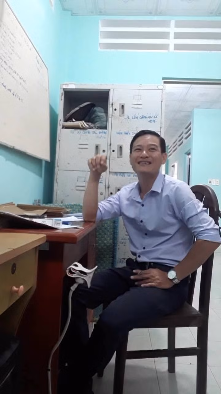 ông Huỳnh Tấn Phát - Phó Trưởng Công an xã Trung An, người ký tên trên thư mời.