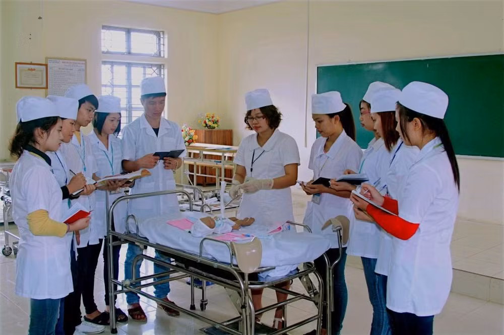 Phó Thủ tướng yêu cầu Bộ Y tế khẩn trương chuẩn bị nghị định đào tạo nhân lực y tế ngay sau Luật Giáo dục đại học có hiệu lực từ 1/7/2019. Ảnh: internet