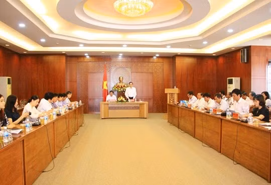 Quang cảnh buổi làm việc.