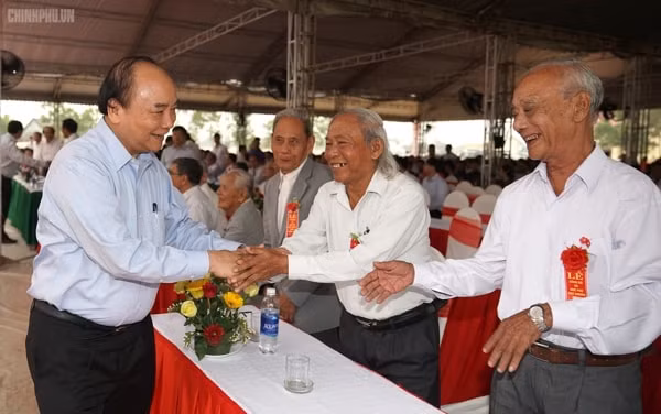 Thủ tướng Nguyễn Xuân Phúc và các đại biểu tham dự buổi lễ. Ảnh: VGP