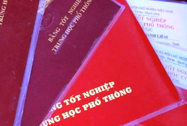 Phó Chánh Văn phòng Huyện ủy Kỳ Sơn giữ chức trong nhiều năm khi không có bằng cấp 3. Ảnh Minh hoạ