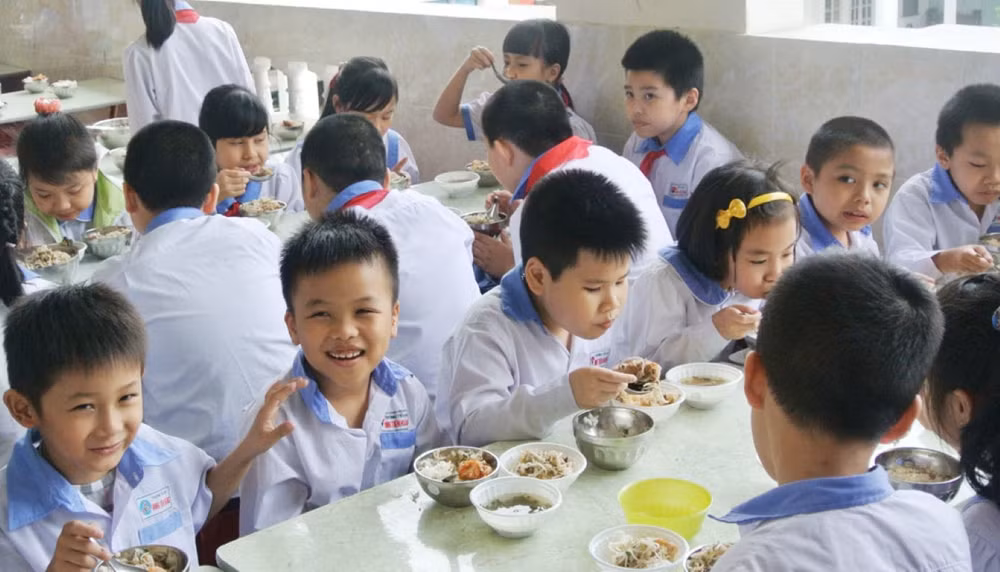 Để thực phẩm bẩn tuồn vào trường học là một tội ác. (Ảnh minh họa)