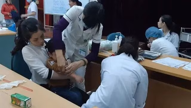 Bộ Y tế đề nghị dừng việc lấy mẫu xét nghiệm Elisa để chẩn đoán sán dây lợn. Ảnh: Dantri