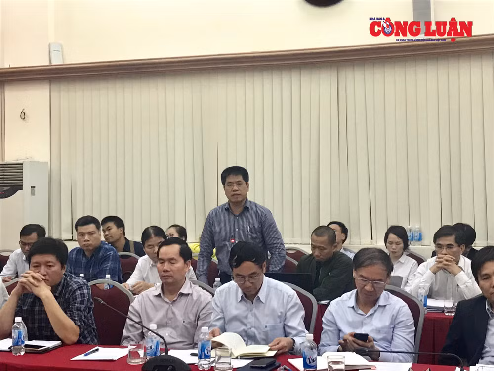 Phó giám đốc Ban QLDA Đường sắt Vũ Hồng Phương trả lời những phản ánh của báo chí về việc Dự án đường sắt trên cao Cát Linh - Hà Đông chưa sử dụng đã xuống cấp