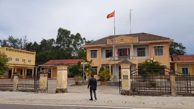 Trụ sở UBND xã Vinh Thanh (huyện Phú Vang) - nơi vừa có hai cán bộ xã xin thôi việc vì áp lực, lương thấp. Ảnh: TL