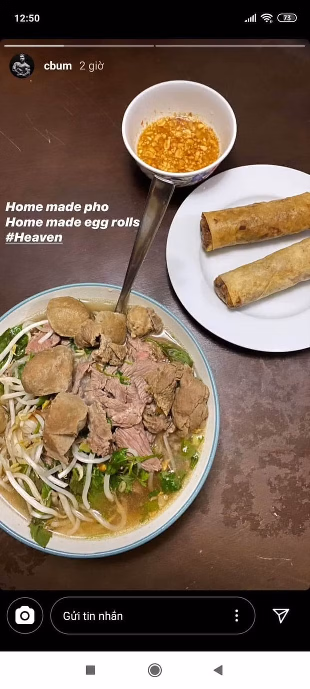 Món ăn Phở và chả nem do Chris Bumstead tự tay làm. Ảnh: internet.
