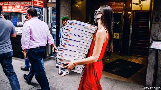 Các hãng chuyển phát nhanh như FedEx không hề ăn nên làm ra trong đại thời đại dịch như mọi người suy nghĩ. Ảnh: Getty