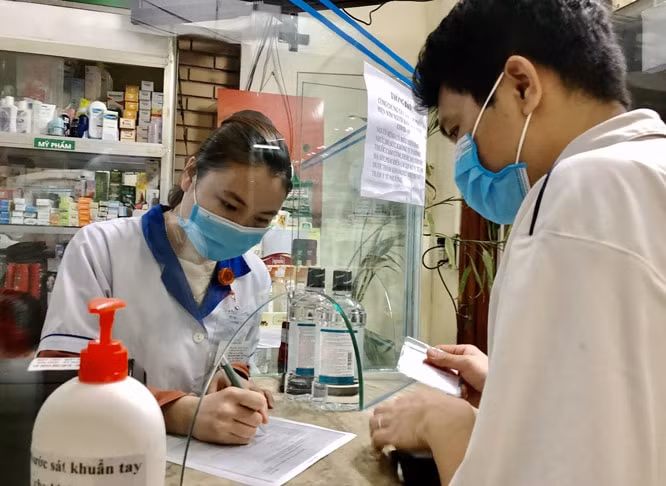 Hải Dương: Một bác sĩ bị phạt nặng vì không khai báo bệnh nhân ho sốt. Ảnh minh họa