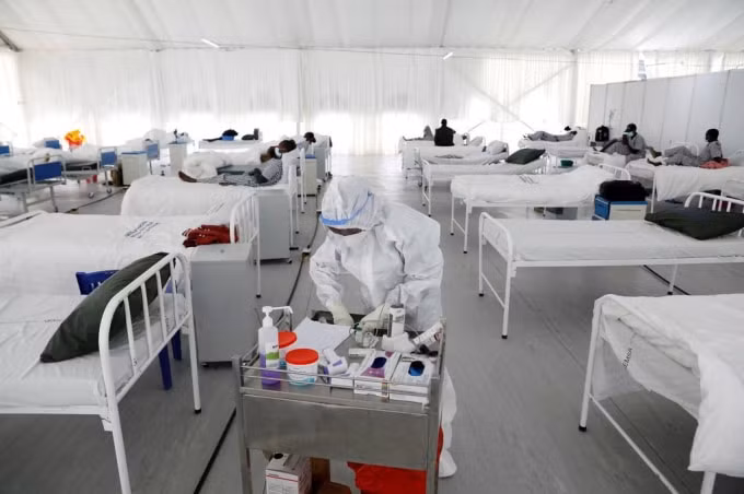 Một bệnh viện dã chiến tại Kenya. Ảnh: Reuters