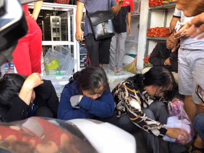 Nhóm đối tượng chuyên thôi miên lừa đảo bị bắt giữ. Ảnh: Tuấn Nguyễn