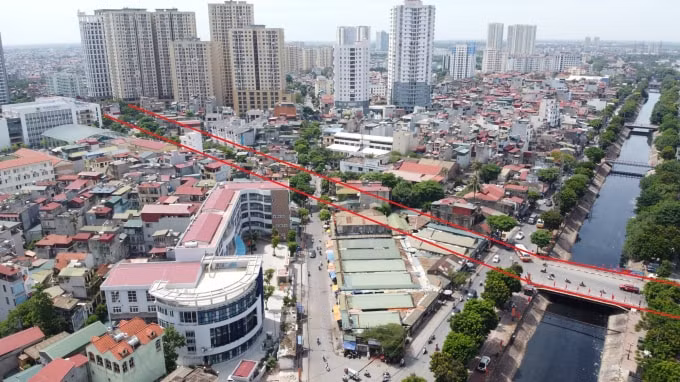 Tuyến cơ bản chạy trùng với ngõ 13 Lĩnh Nam, cắt qua đường Lĩnh Nam và hướng sang phố Mai Động.