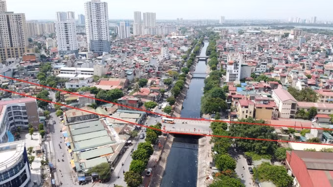 Tuyến đường chạy qua sông Kim Ngưu với cầu đã xây dựng.